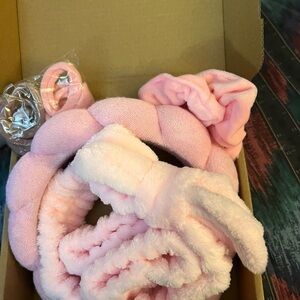 Pink makeup accessories kit NWT